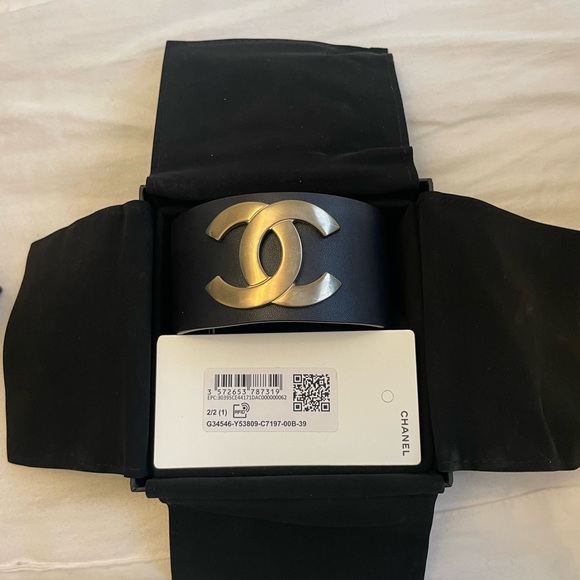 Black Chanel Cuff bracelet with CC Gold logo - Picture 2 of 2